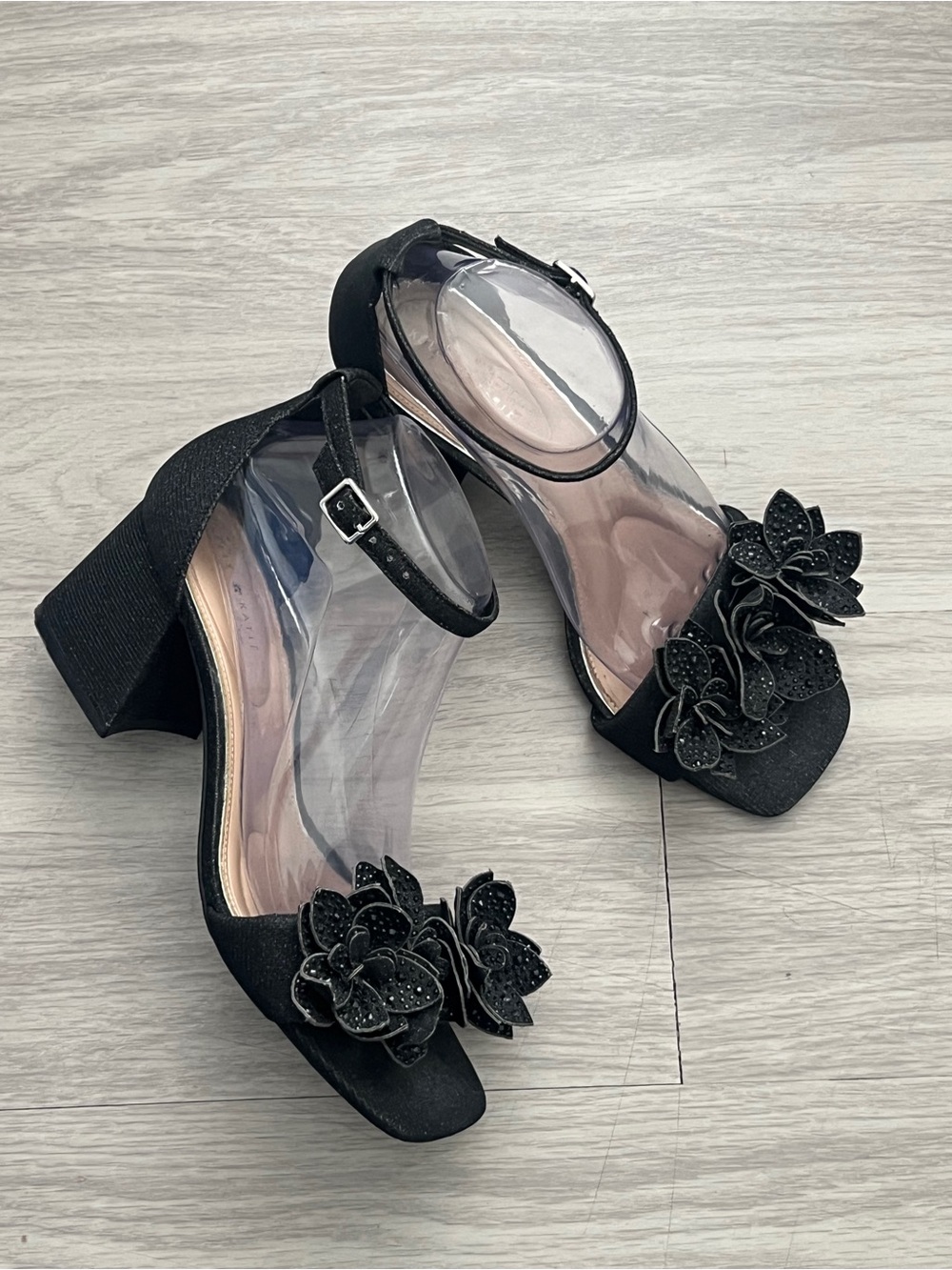Kelly & Katie Black Floral Block Heel Sandals Size 9M